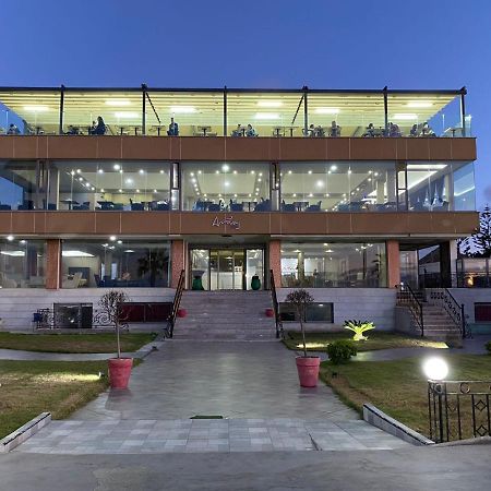 Amwaj Hotel Ел Джадида Екстериор снимка